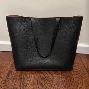 Cuyana classic structured tote in black